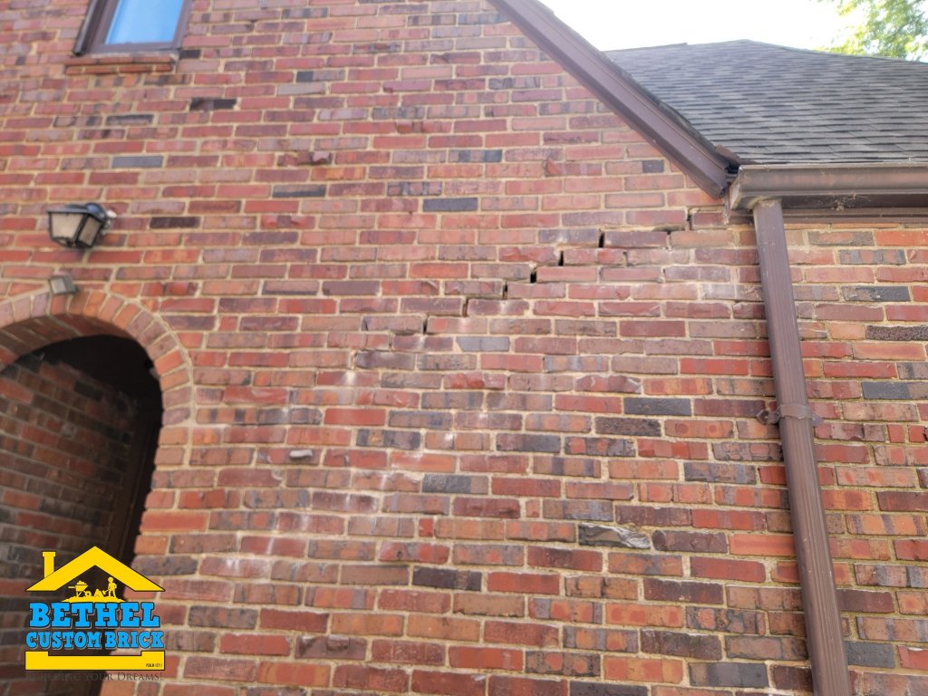 Gaps and seperation in the brickwork